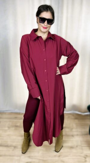 Wygodne legginsy z elastycznego, prążkowanego materiału, który idealnie dopasowuje się do sylwetki. Miękkie i przyjemne w dotyku, świetnie sprawdzą się na co dzień, do sportowych i domowych stylizacji.