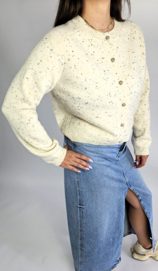 Sweter krem z guzikami